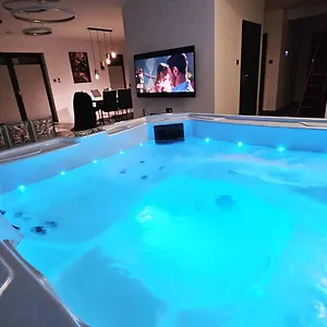 Dom wakacyjny Komfortowy Dom Z Jacuzzi Blisko Trojmiasta, Banino